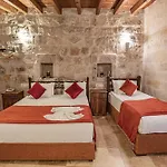 Dervish Cave House & Restaurant ギョレメ