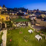 Dervish Cave House & Restaurant ギョレメ