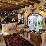Dervish Cave House & Restaurant 3* ギョレメ
